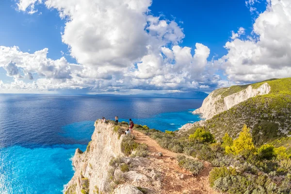 Increíbles acantilados con nubes en la isla de Zakynthos en Grecia — Foto de Stock