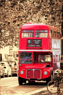 Londra, İngiltere'de eski kırmızı Çift katlı otobüs