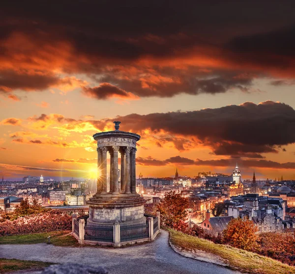 Edinburgh with Calton Hill against autumn leaves in Scotland — Stock Photo, Image