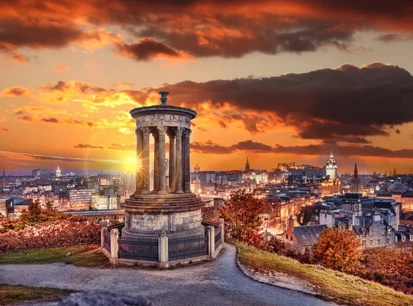 Edinburgh with Calton Hill against autumn leaves in Scotland — Stock Photo, Image