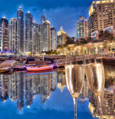Birleşik Arap Emirlikleri Dubai Yat Limanı karşı şampanya ile kızartma