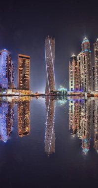Dubai Marina, Dubai, Birleşik Arap Emirlikleri akşamları