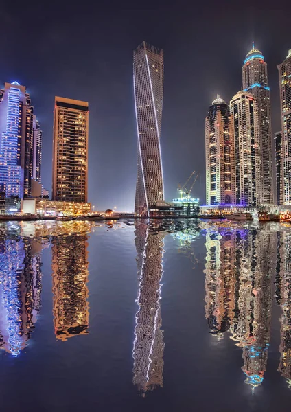 Noite em Dubai Marina, Dubai, Emirados Árabes Unidos — Fotografia de Stock