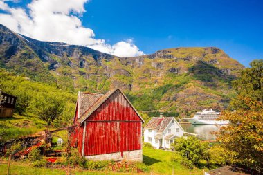 Fjord, Flam, Norveç gemisi karşı kırmızı yazlık