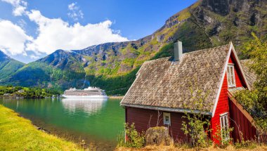 Fjord, Flam, Norveç gemisi karşı kırmızı yazlık