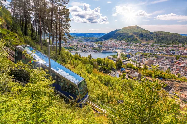 Vista da cidade de Bergen com elevador na Noruega — Fotografia de Stock