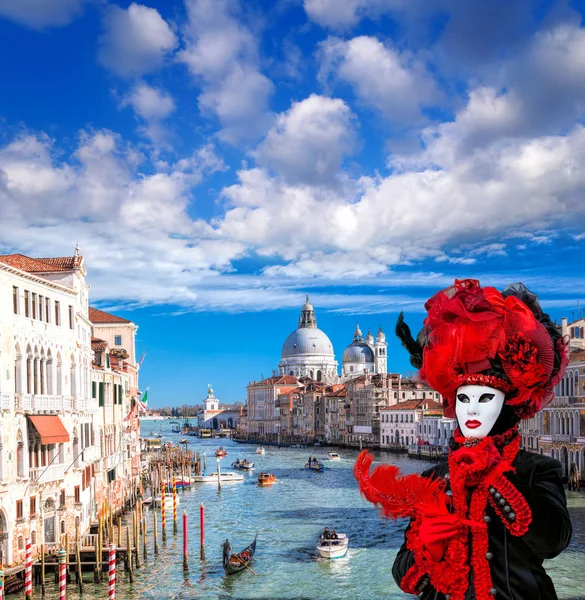Famous Carnival mask against Grand Canal in Venice, Italy — Stock Photo, Image
