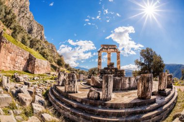 Delphi Yunanistan'da tapınağın kalıntıları ile