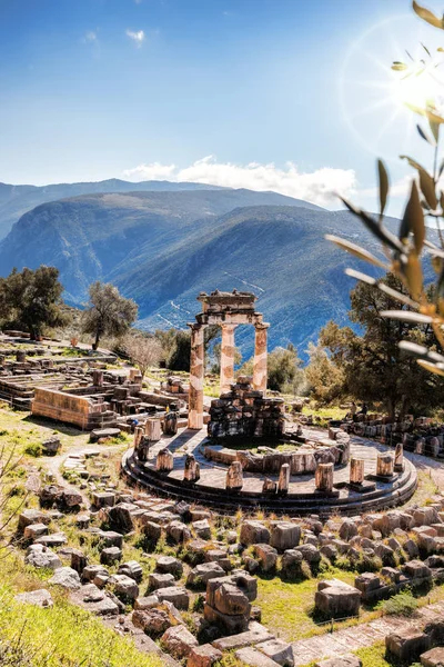 Delphi cu ruinele Templului din Grecia — Fotografie, imagine de stoc