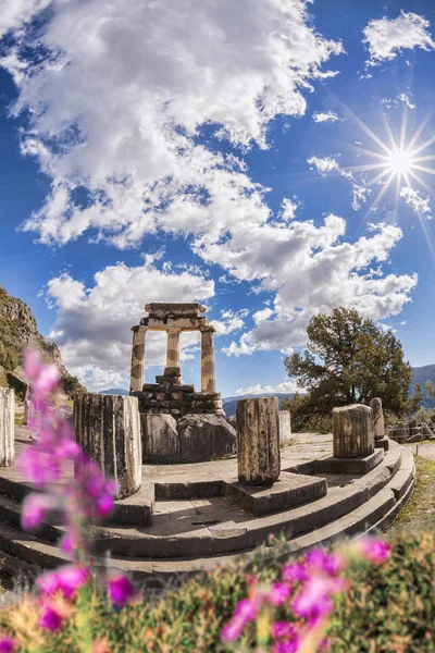 Delfos con ruinas del Templo en Grecia — Foto de Stock