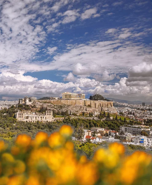 Tempio del Partenone durante il periodo primaverile sull'Acropoli ateniese, Grecia — Foto Stock