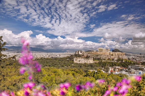 Parthenon temple during spring time on the Athenian Acropolis, Greece — Stock Photo, Image