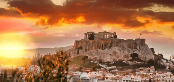 Acropoli con tempio del Partenone contro il tramonto ad Atene, Grecia — Foto Stock