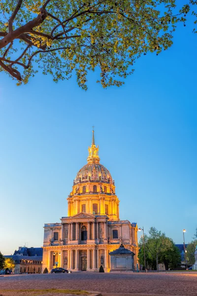 Paris with Les Invalides during evening, famous landmark in France — Stock Photo, Image