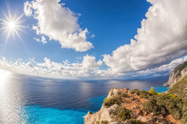 Zakynthos sahil Adası Yunanistan kayalıklardan ile — Stok fotoğraf