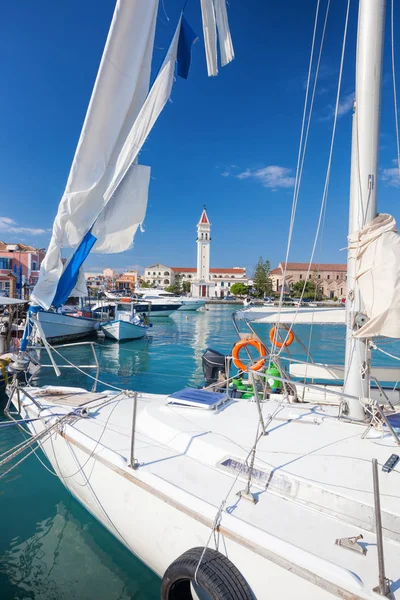 Zakynthos town with yacht in Greece — Stock Photo, Image