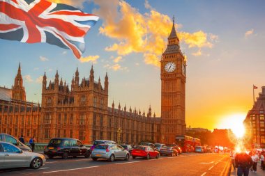 Londra, İngiltere'de renkli günbatımı karşı Big Ben