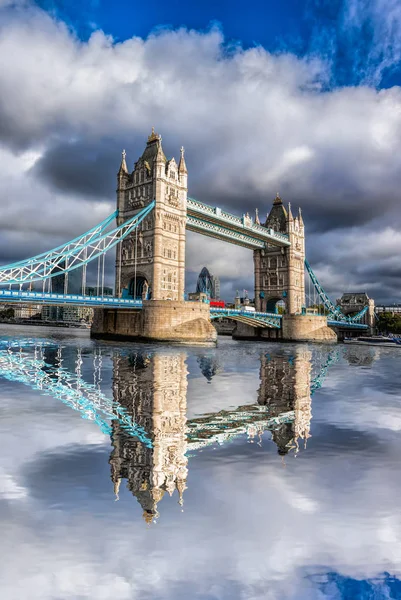 Tower Bridge in Londen, Engeland, Verenigd Koninkrijk — Stockfoto