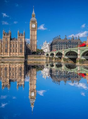 Londra İngiltere, BK'da Big Ben karşı kırmızı otobüs ile