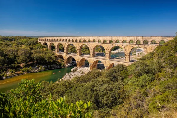 Pont du Gard is an old Roman aqueduct in Provence, France — Stock Photo, Image