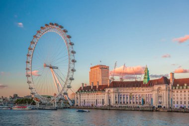 Londra, İngiltere, İngiltere'de London Eye'ye günbatımı sırasında