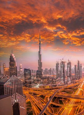Dubai modern fütüristik mimarisi, Birleşik Arap Emirlikleri ile renkli günbatımı karşı