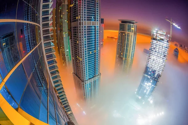 दुबई, संयुक्त अरब अमिराती मध्ये रंगीत सूर्यास्तासह दुबई मरीना — स्टॉक फोटो, इमेज