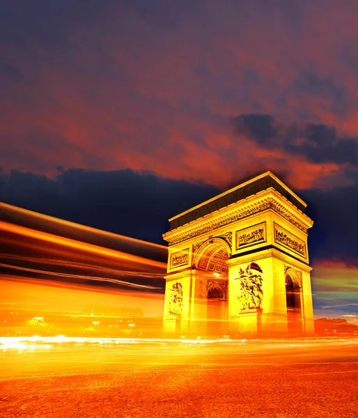 Famous Arc de Triomphe at night in Paris, France — Stock Photo, Image