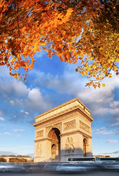 Famous Arc de Triomphe in autumn, Paris, France — Stock Photo, Image