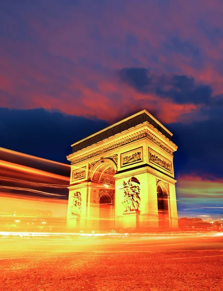 Famous Arc de Triomphe at night in Paris, France — Stock Photo, Image