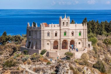 Santa Maria dell'Isola kilise Tropea kasaba, Calabria, İtalya
