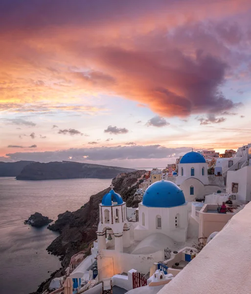 Gyönyörű Oia falutól a Santorini-sziget, Görögország — Stock Fotó
