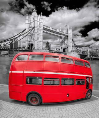 Tower Bridge Londra, İngiltere, İngiltere'de çift katlı otobüs ile