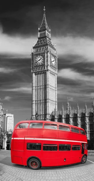Биг Бен с двухэтажным автобусом в Лондоне, Англия, Великобритания — стоковое фото