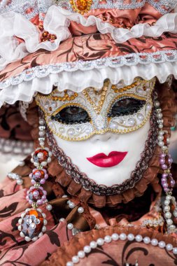 Venedik, İtalya, 5 Şubat 2016: karnaval Venedik maskeler. Venedik karnaval Venedik, İtalya'da düzenlenen bir yıllık festivaldir. 