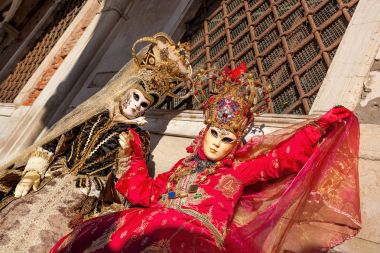 Venedik, İtalya, 5 Şubat 2016: karnaval Venedik maskeler. Venedik karnaval Venedik, İtalya'da düzenlenen bir yıllık festivaldir. 