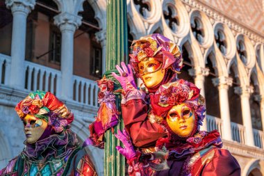 Venedik, İtalya, 5 Şubat 2016: karnaval Venedik maskeler. Venedik karnaval Venedik, İtalya'da düzenlenen bir yıllık festivaldir. 
