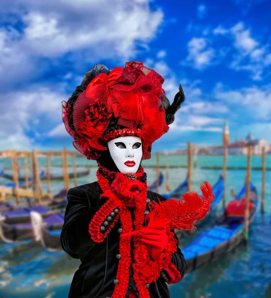 Veneza, Itália, 5 de fevereiro de 2016: Máscara de carnaval em Veneza. O Carnaval de Veneza é um festival anual realizado em Veneza, Itália. . — Fotografia de Stock