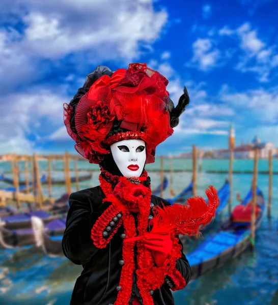 Venice, Italy, february 5, 2016: Carnival mask in Venice. The Carnival of Venice is a annual festival held in Venice, Italy. — Stock Photo, Image