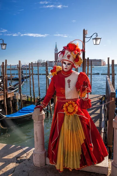 Venise, Italie, 5 février 2016 : Masque de carnaval à Venise. Le Carnaval de Venise est un festival annuel organisé à Venise, Italie . — Photo