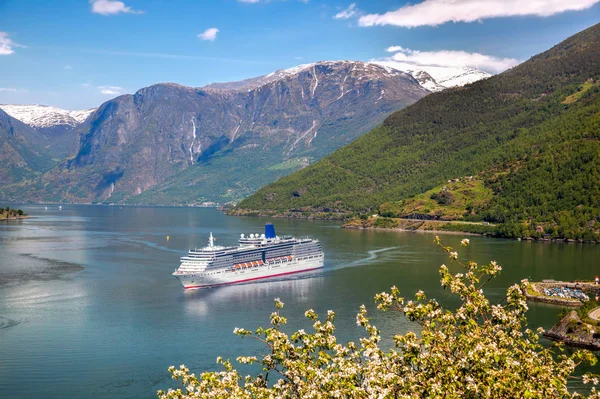 Cruise ship in fjord, Flam, Norway — Stock Photo, Image