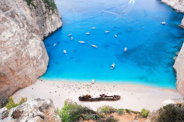 Spiaggia di Navagio con naufragio sull'isola di Zante in Grecia — Foto Stock