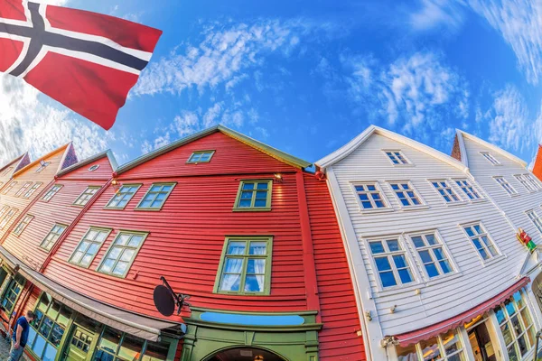 Bergen mit bunten Häusern in Norwegen — Stockfoto