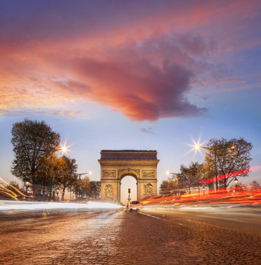 Arc de Triumph, gece Paris, Fransa