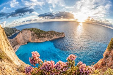 Yunanistan 'ın Zakynthos adasında gemi enkazı olan Navagio plajı