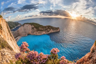 Yunanistan 'ın Zakynthos adasında gemi enkazı olan Navagio plajı