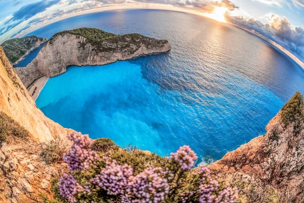 Pláž Navagio s vrakem na ostrově Zakynthos, Řecko — Stock fotografie