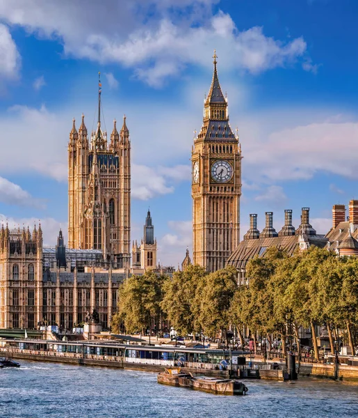 Big Ben Huizen Van Het Parlement Met Boten Rivier Londen — Stockfoto