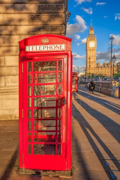 Londýn Červenou Telefonní Budkou Proti Big Benovi Anglii Velká Británie — Stock fotografie