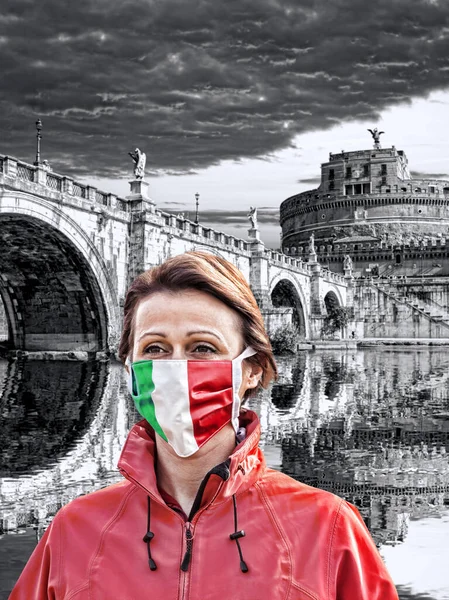 Mujer Con Mascarilla Protectora Con Bandera Italiana Contra Coronavirus Frente — Foto de Stock